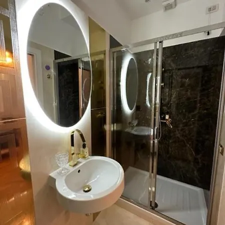 לינה וארוחת בוקר King Plaza רומא