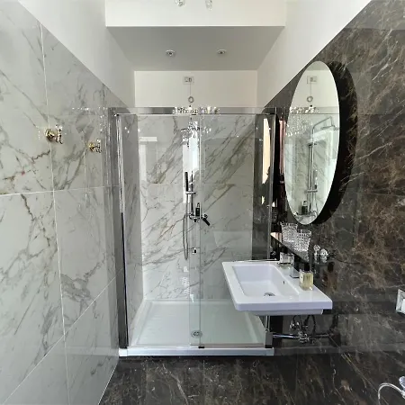 King Plaza Bed & Breakfast